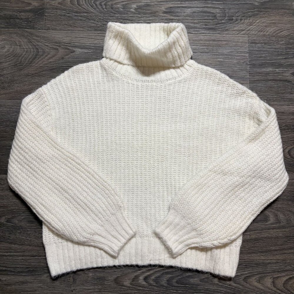 Old Navy Knit Turtleneck Sweater XS Winter White Chunky Preppy Oversized - Picture 2 of 9